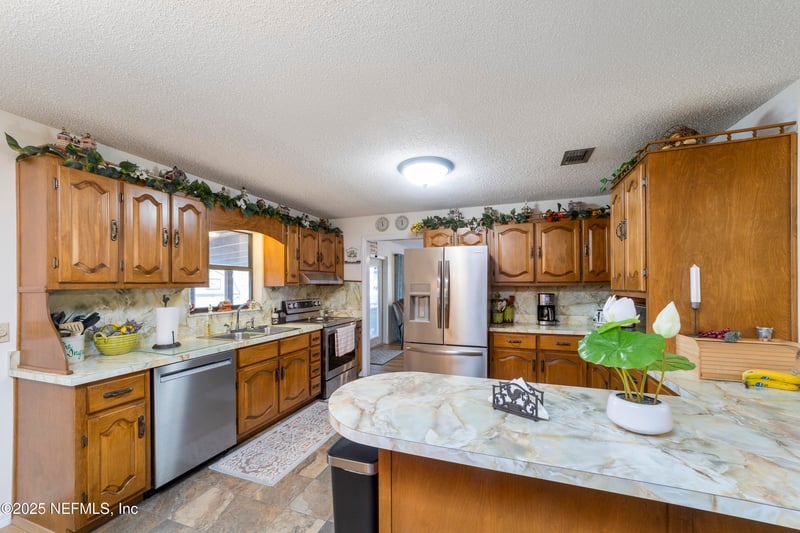 107 Church Lake Dr, Interlachen, FL 32148