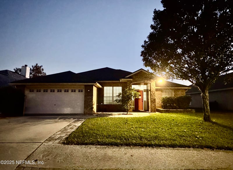 9436 Prosperity Lake Dr, Jacksonville, FL 32244