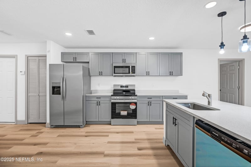 47 Hutchinson Rd, Jacksonville, FL 32220