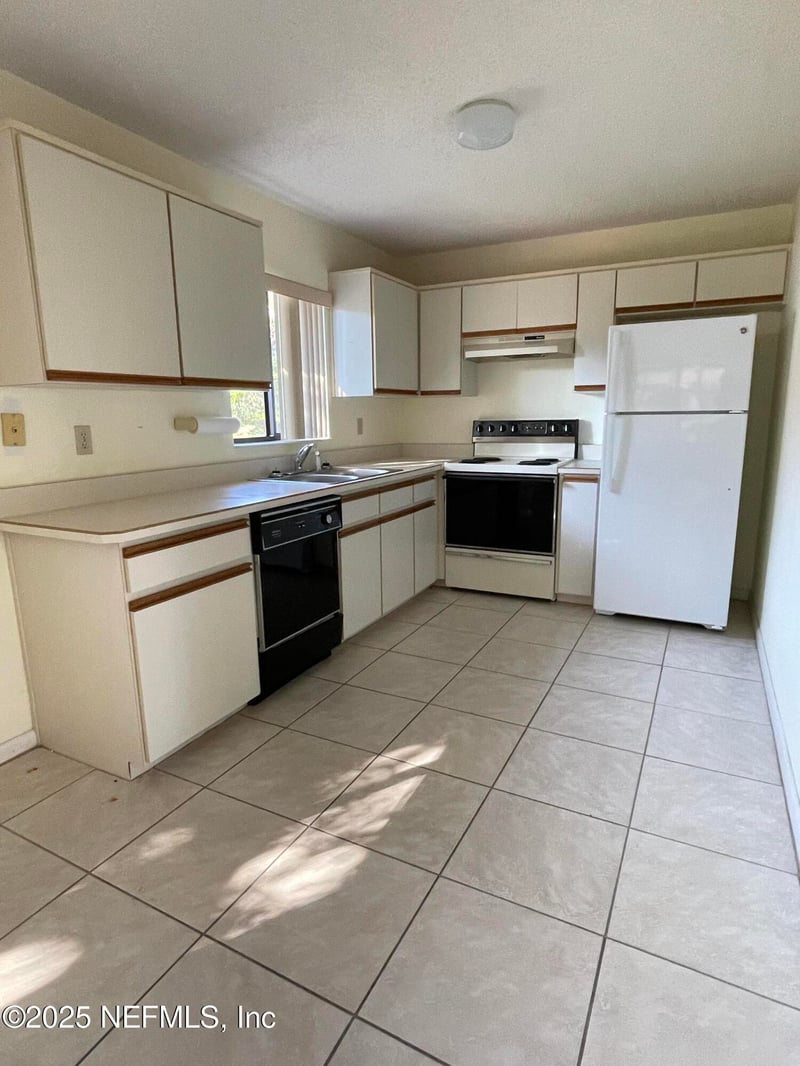 8 Lake Forest Pl, Palm Coast, FL 32137