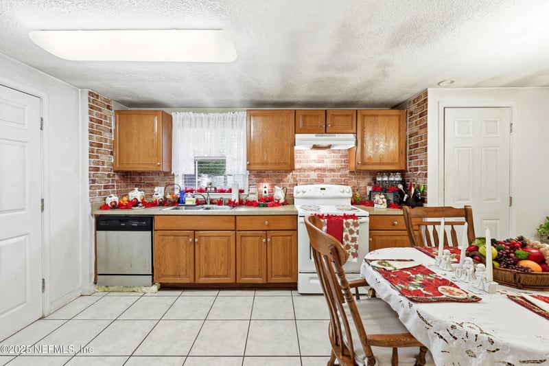 7047 Delisle Dr, Jacksonville, FL 32244