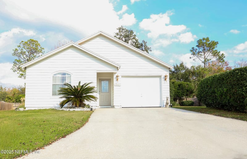 3000 Wavering Ln, Middleburg, FL 32068