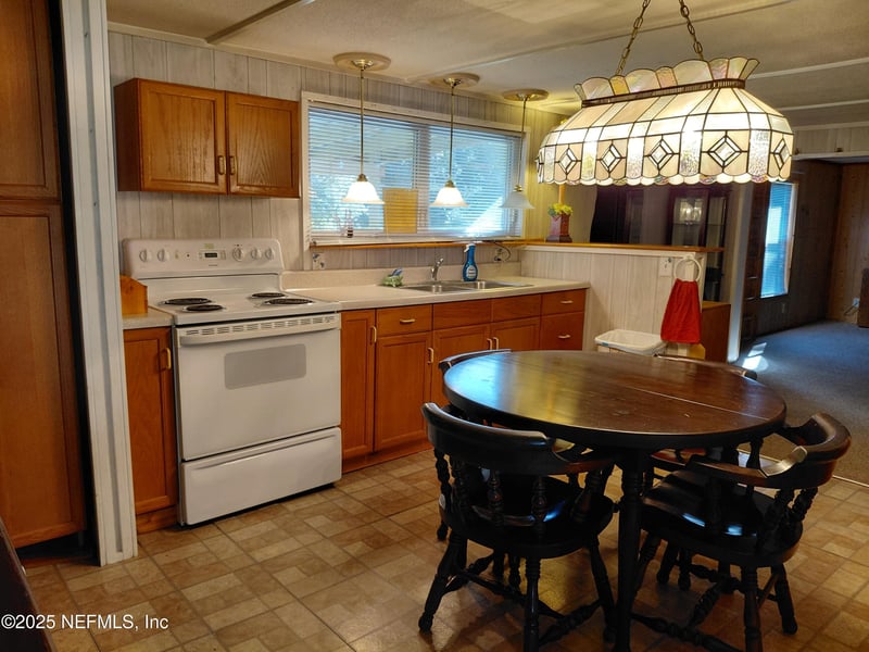 15690 Sears Rd, Jacksonville, FL 32218