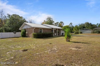 105 Crestwood Dr, Interlachen, FL 32148