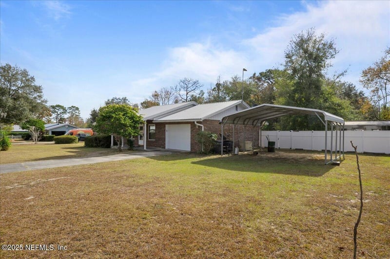 105 Crestwood Dr, Interlachen, FL 32148