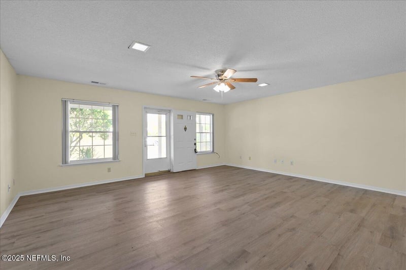 105 Crestwood Dr, Interlachen, FL 32148