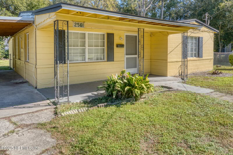 2561 Nicholas Cir, Jacksonville, FL 32207