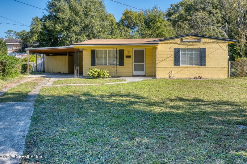 2561 Nicholas Cir, Jacksonville, FL 32207