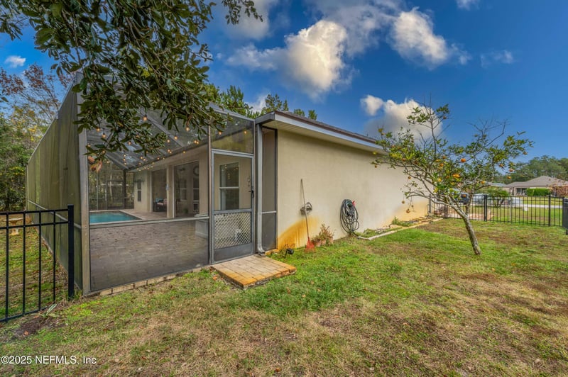 12 Whirlaway Dr, Palm Coast, FL 32164