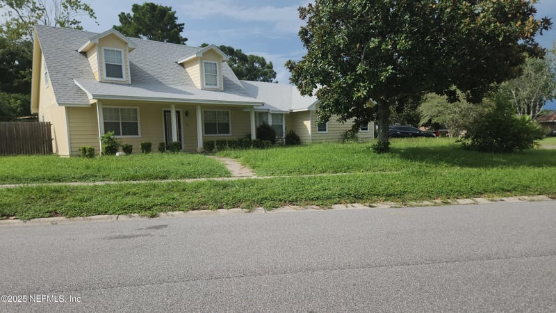 8470 Sand Point Dr, Jacksonville, FL 32244