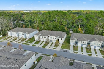 5935 Creekside Crossing Dr, Jacksonville, FL 32210