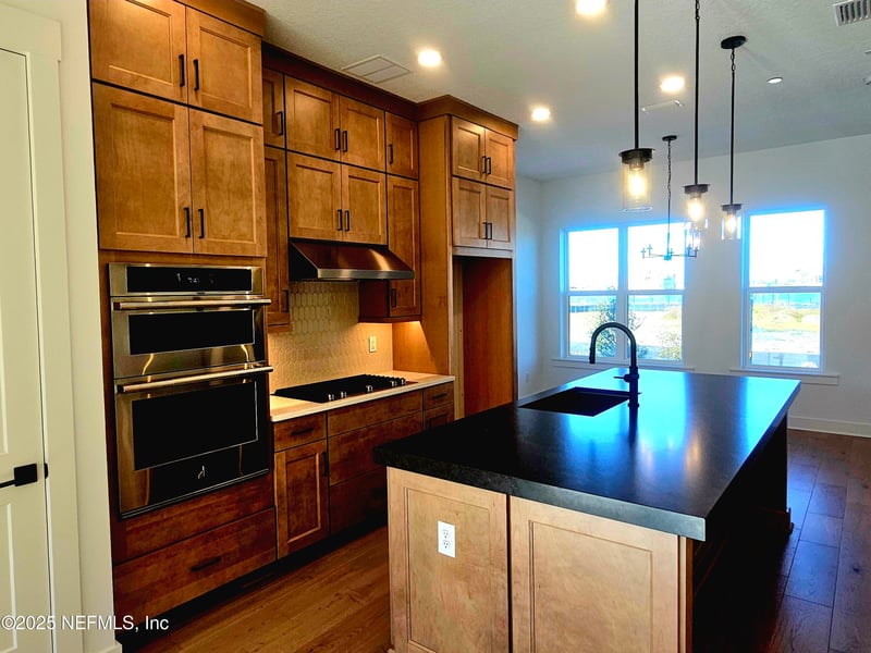 1928 Prudential Dr, Jacksonville, FL 32207