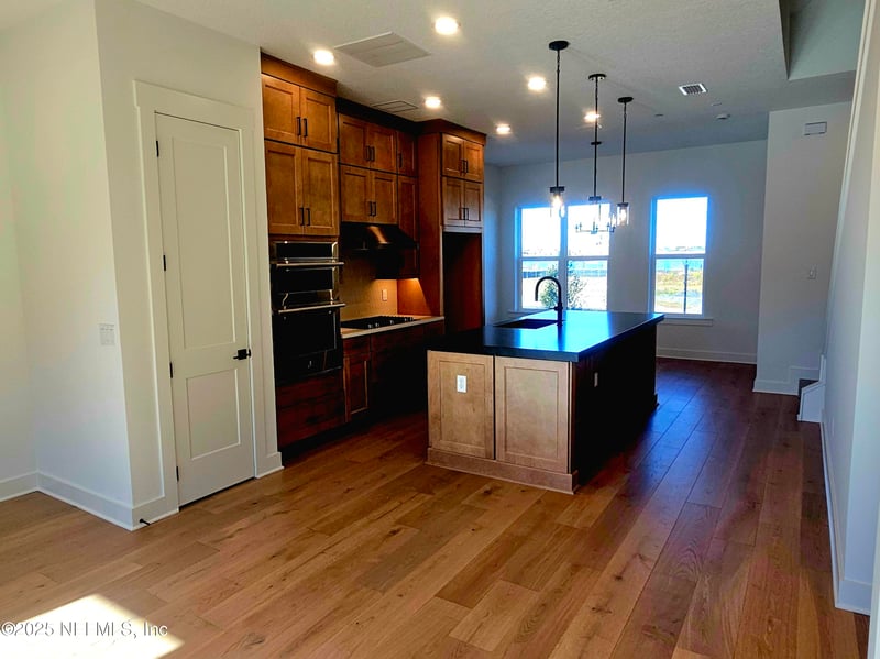 1928 Prudential Dr, Jacksonville, FL 32207