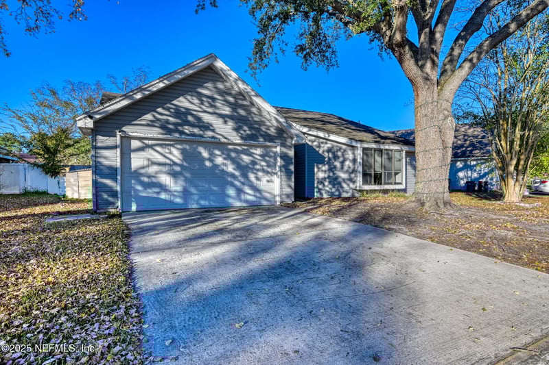 7274 Eagles Perch Dr, Jacksonville, FL 32244