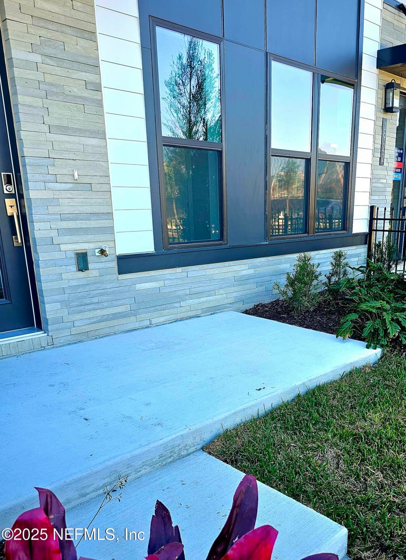 1924 Prudential Dr, Jacksonville, FL 32207