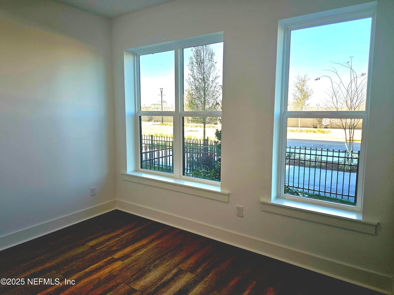 1924 Prudential Dr, Jacksonville, FL 32207