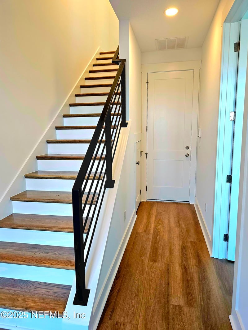 1924 Prudential Dr, Jacksonville, FL 32207