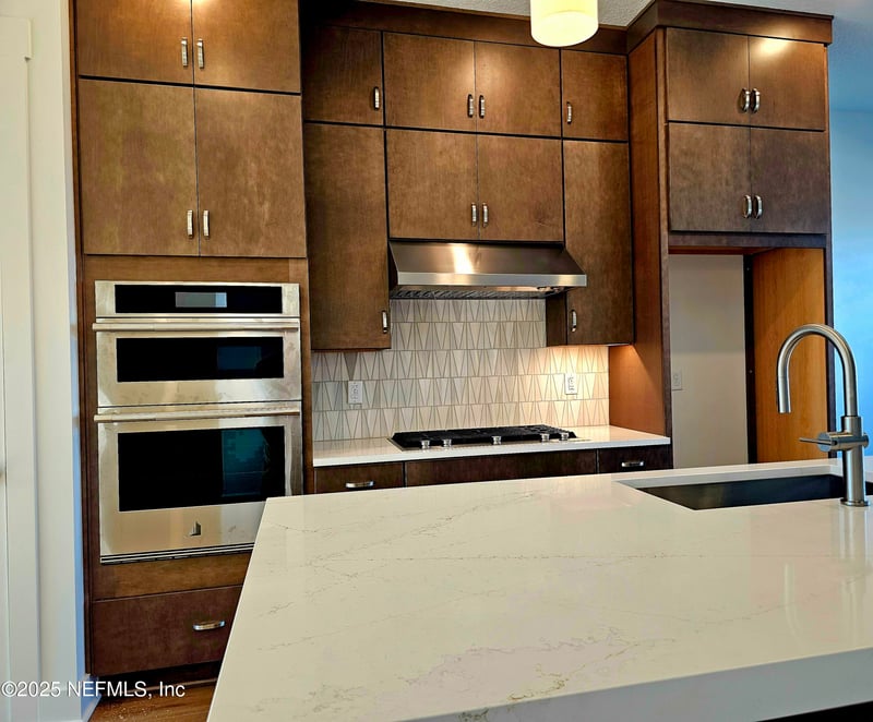 1924 Prudential Dr, Jacksonville, FL 32207