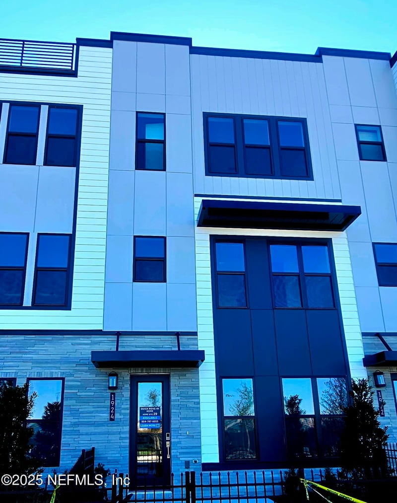 1924 Prudential Dr, Jacksonville, FL 32207