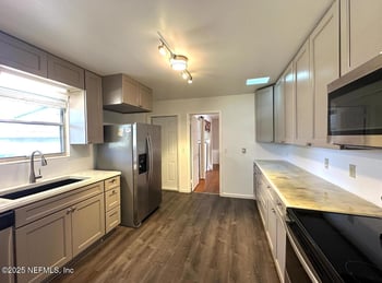 5550 Darlow Ave, Jacksonville, FL 32277