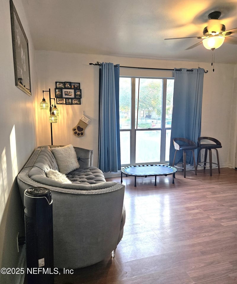 7815 Renoir Dr, Jacksonville, FL 32221