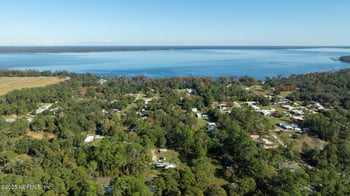 106 Lar Ln, Crescent City, FL 32112