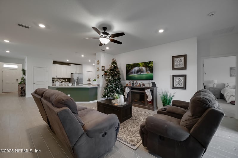 9728 Gaynor Cir, Jacksonville, FL 32219