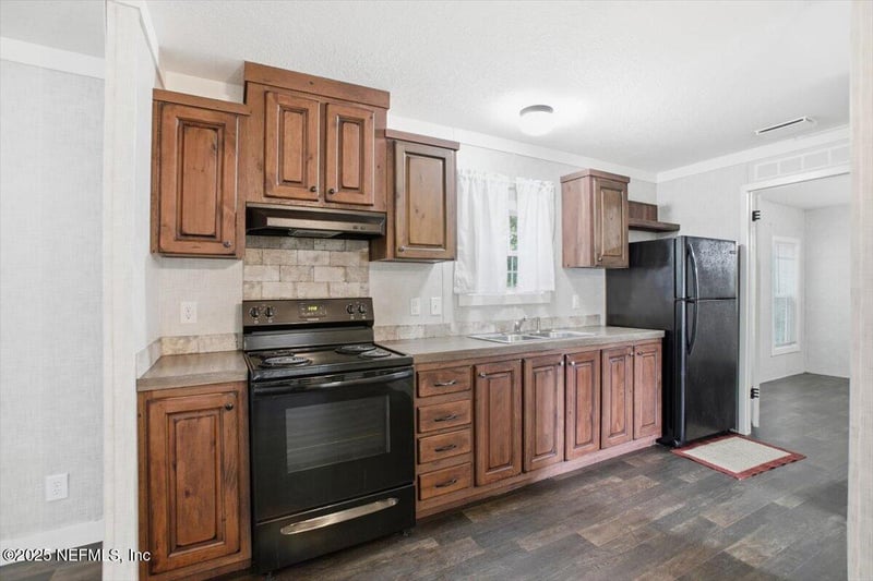 524 Railroad Ave, Macclenny, FL 32063