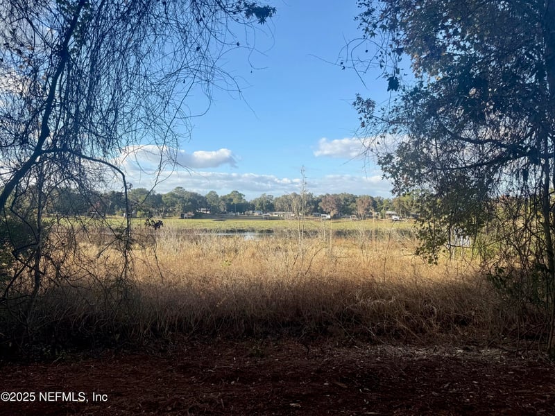 892 Lake Shore Ter, Interlachen, FL 32148