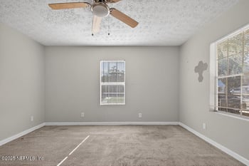 1131 Pangola Dr, Jacksonville, FL 32205