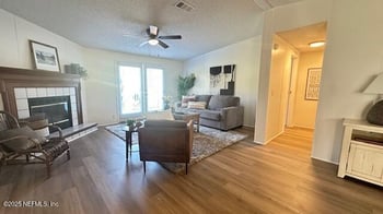 2160 Glen Gardner Dr, Jacksonville, FL 32246