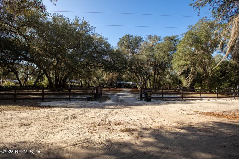 8076 Blazing Star Rd, Melrose, FL 32666