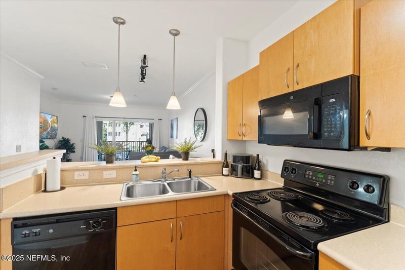 8290 Gate Pw #123, Jacksonville, FL 32216