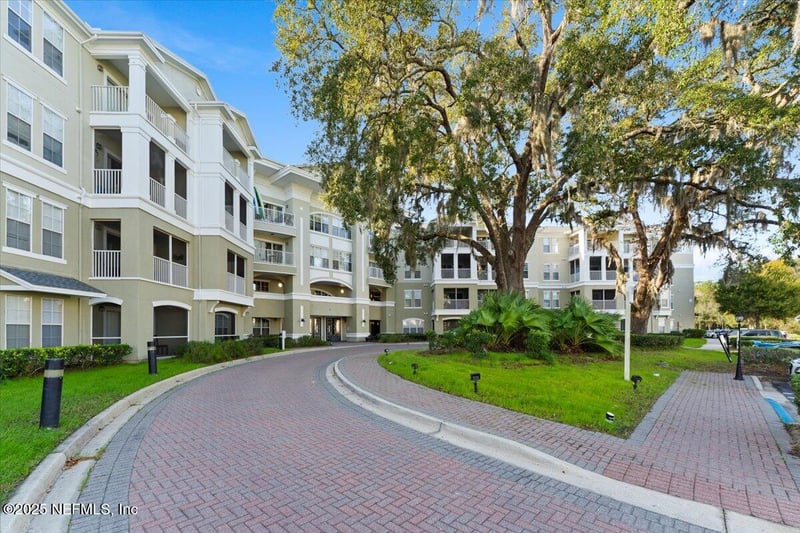 8290 Gate Pw #516, Jacksonville, FL 32216