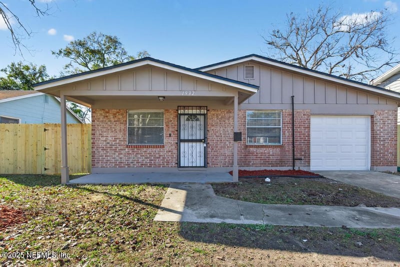 1932 College Cir, Jacksonville, FL 32209