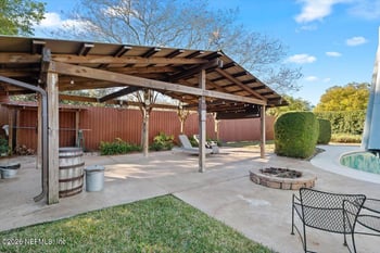 8134 Veracruz Dr, Jacksonville, FL 32211