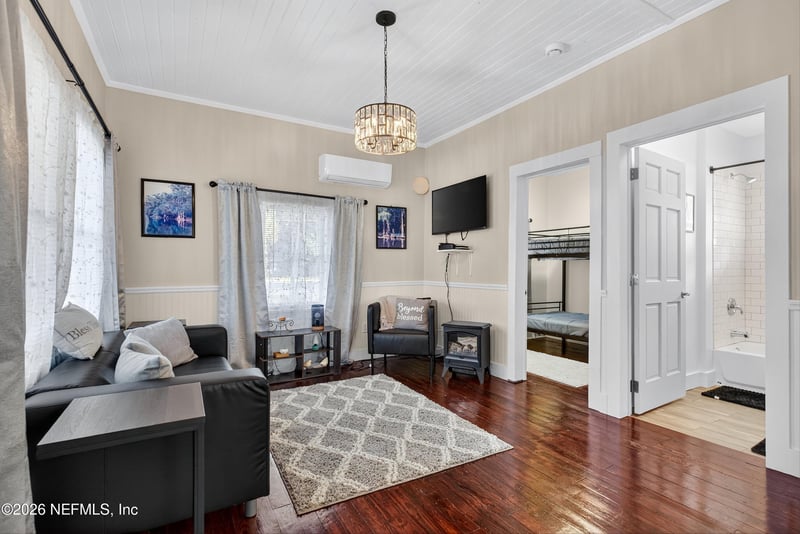 201 Oak St, Welaka, FL 32189