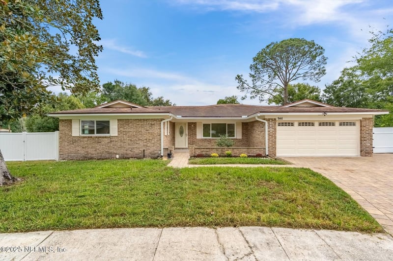 946 Boxwood Ct, Orange Park, FL 32073