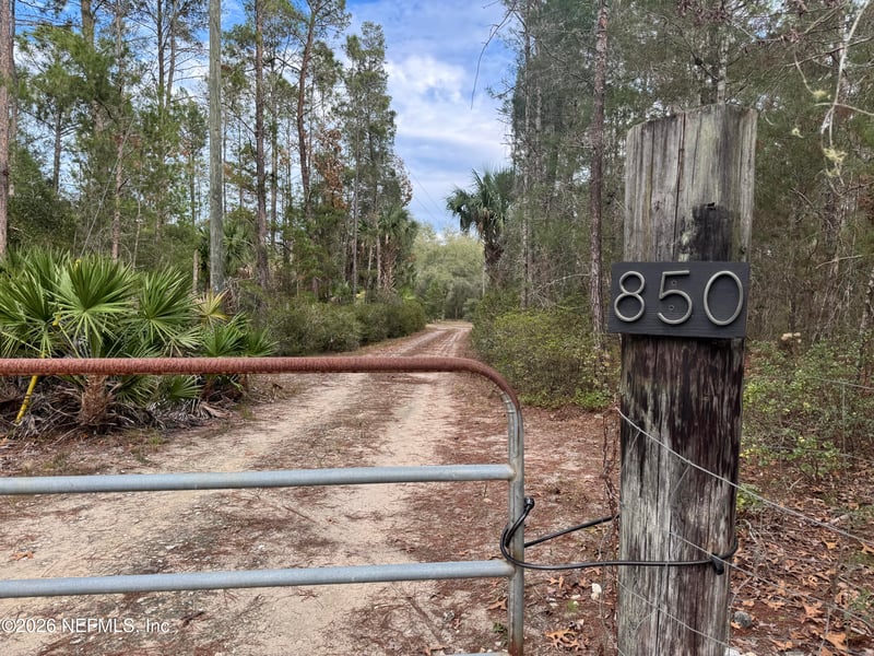 850 Cousintown Rd, Interlachen, FL 32148