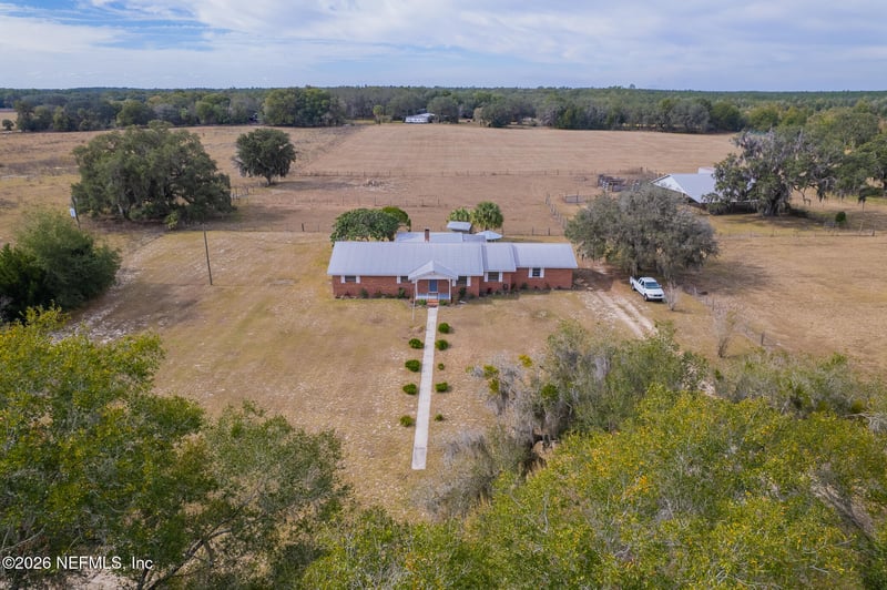 401 Pleasant St, Pomona Park, FL 32181