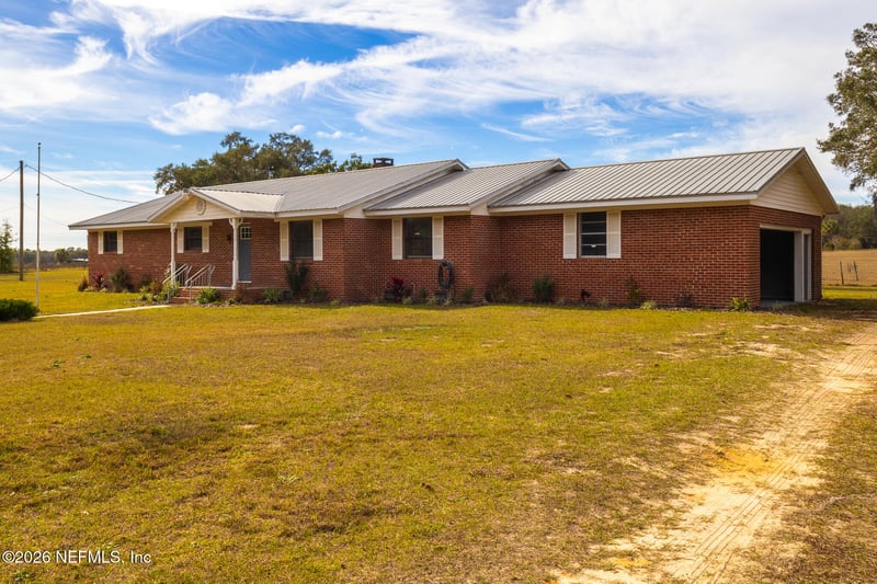 401 Pleasant St, Pomona Park, FL 32181