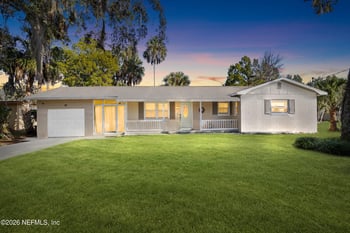 17 Palm Dr, Yankeetown, FL 34498