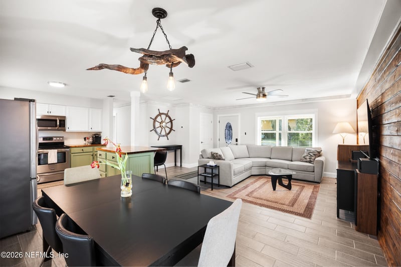 17 Palm Dr, Yankeetown, FL 34498