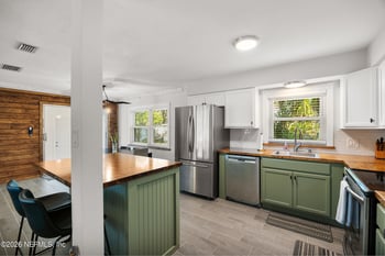 17 Palm Dr, Yankeetown, FL 34498