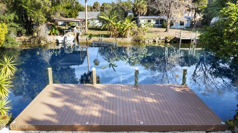 17 Palm Dr, Yankeetown, FL 34498