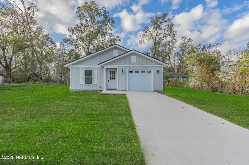45035 James St, Callahan, FL 32011