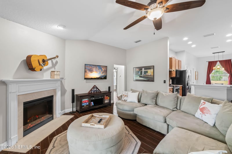 637 Marla Creek Ct, Jacksonville, FL 32220