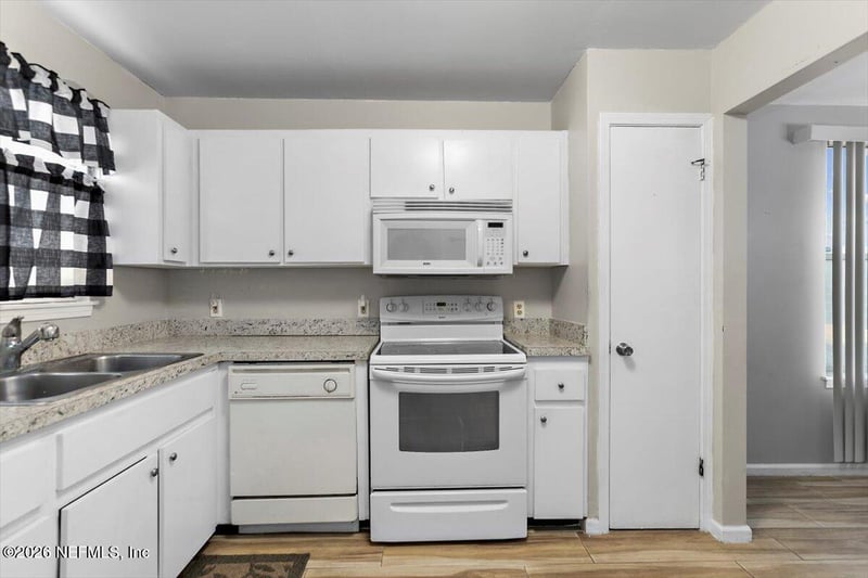 2779 Hidden Village Dr, Jacksonville, FL 32216