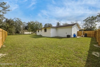8249 Paschal St, Jacksonville, FL 32220