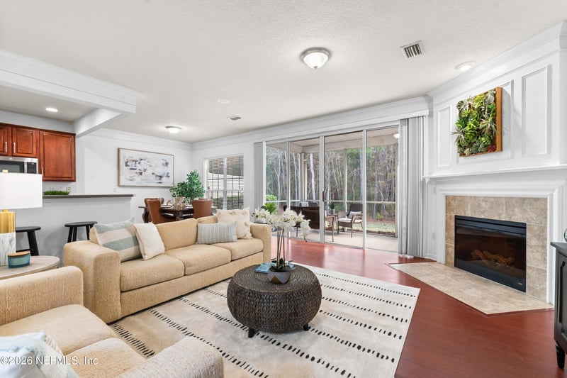 3897 Lionheart Dr, Jacksonville, FL 32216